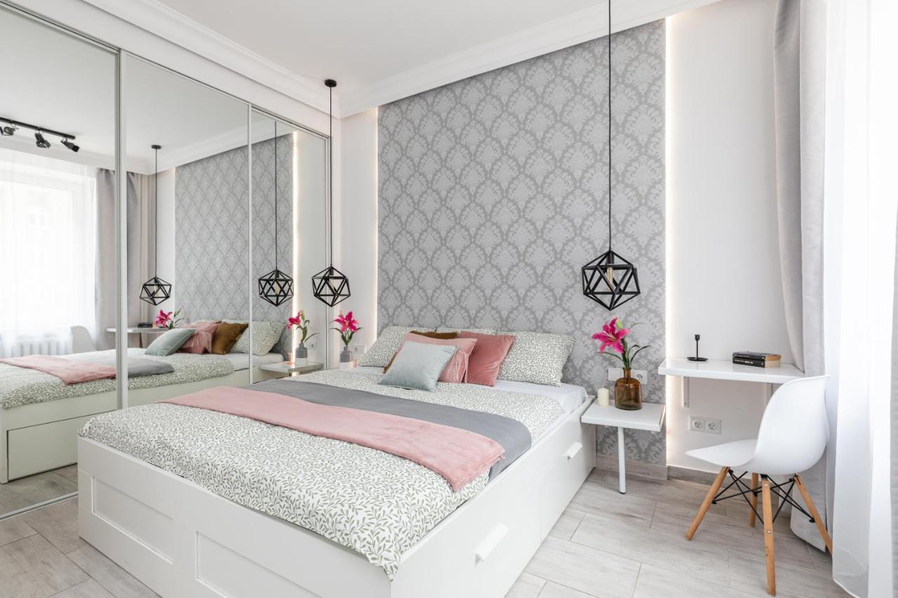 Superapart Chmielna 73A, City Center Варшава Экстерьер фото